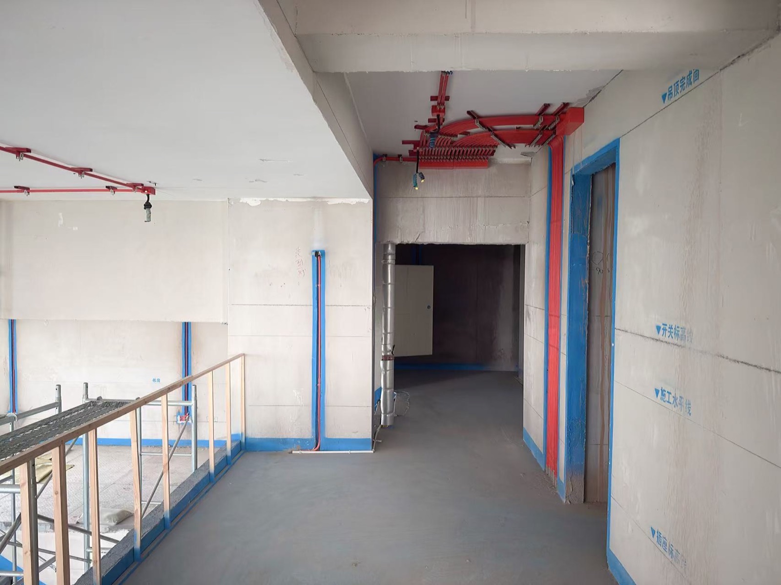 真实水电施工全景,展示管线与空间关系